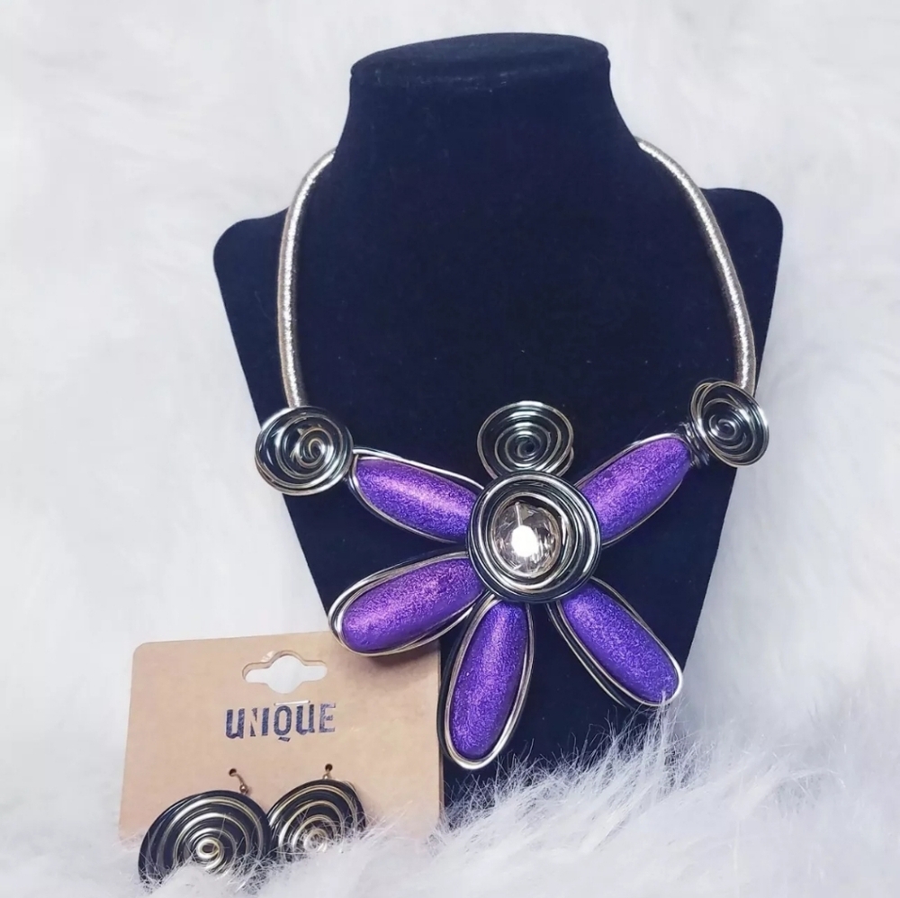 Necklace and Earrings Set.